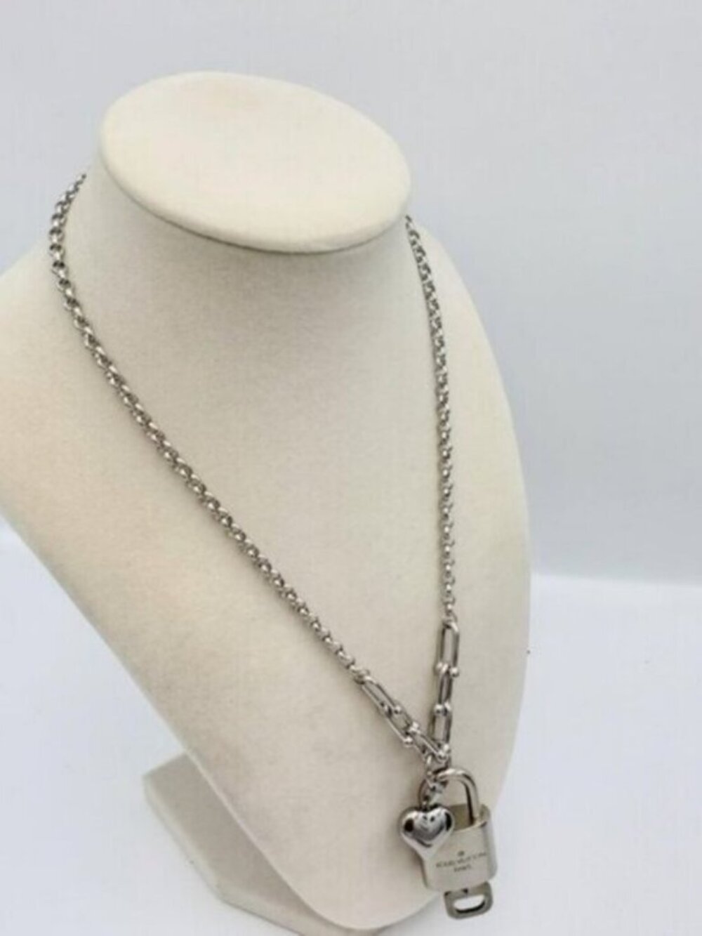 Authentic Louis Vuitton Silver LockUnbranded Stainless Steel Plated Silver Chain - Picture 3 of 13